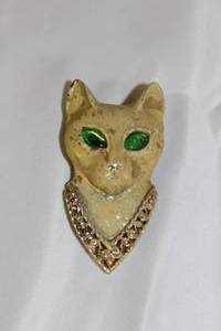 lot 113 image: Vintage cat Brooch
