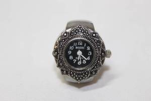 lot 12 image: Bozhi Ring Watch