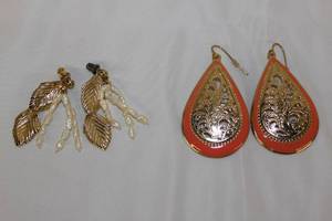 lot 119 image: Earings