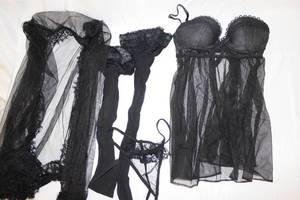 lot 122 image: Lingerie