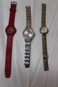 lot 210 image: Ladies Watches