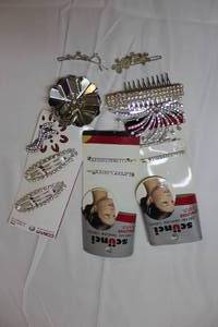 lot 212 image: Ladies Hair Clips