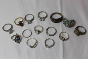 lot 218 image: Fashion Rings