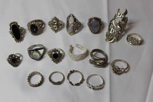 lot 219 image: Fashion Rings