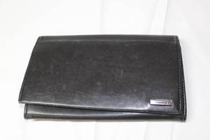 lot 16 image: Tumi Leather Wallet