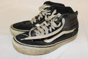 lot 108 image: Vans shoes