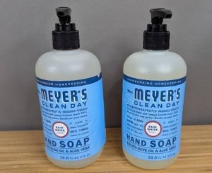 lot 183 image: Mrs Meyers Clean Day Hand Soap with Aloe and Olive Oil 12.5oz Each 2pk - Brand New
