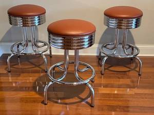 lot 17D image: LL - Set of 3 Retro Style Chrome Bar Stools with Brown Cushioned Seats