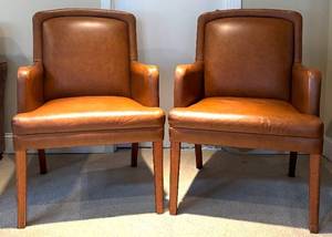 lot 39H image: ULR - Pair of Marden MFG GuestConference Chairs with Faux Leather Upholstery
