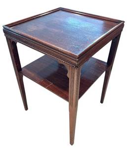 lot 129HH image: ULR - Vintage Wooden Side Table with Shelf