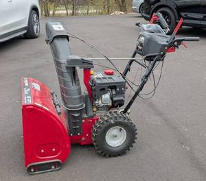 lot 6L image: G - Craftsman 26 Inch Electric Start Snowblower