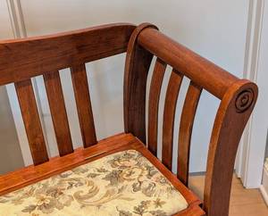 lot 81 image: ML - Wood Storage Bench with Floral Upholstered Seat and Lift-Top Compartment