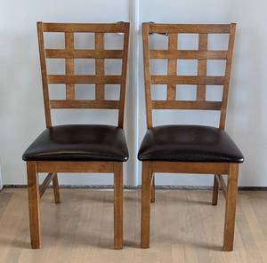 lot 89 image: ML - Pair of Jofran Wooden Dining Chairs with Cushioned Seats