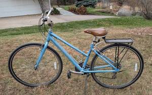 lot 104 image: G - Bianchi Torino Dama Step-Through Bicycle with Rear Rack