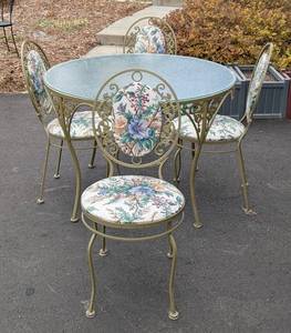 lot 108 image: G - 5-Piece Outdoor Patio Set with Glass Table and Upholstered Chairs
