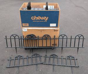 lot 114 image: G - Set of 40 Plastic Garden Fence Panels 24x15.5 Inches