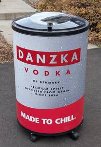 lot 115 image: G - Danzka Vodka Rolling Beverage Cooler with Lid and Drain