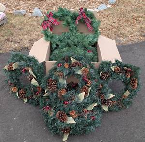lot 117 image: G - Lot of 20 Holiday Wreaths - 15 Plaid Ribbon and 5 Pine Cone Decor