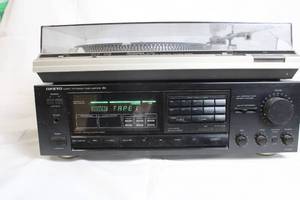 lot 126 image: Technics SL-B20 Turntable and Onkyo TX-840 Stereo Receiver Bundle for Parts