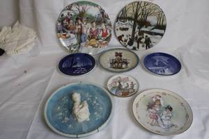 lot 128 image: Collection of 8 Decorative Collector Plates Featuring Brunelli, Moses, Hummel, and More