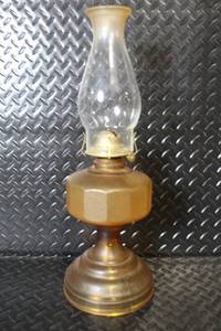 lot 250 image: Vintage Amber Glass Oil Lamp with Chimney