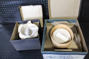 lot 251 image: Set of 3 Vintage Womens Hats with Original Boxes
