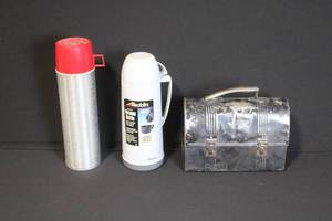 lot 265 image: Vintage Lunchbox, Thermos, and Disposable Cups Set