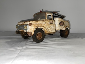 lot 201 image: Vintage Tonka AA Wrecker Tow Truck Pressed Steel Toy