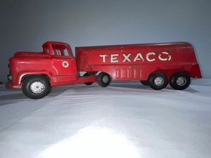 lot 205 image: Vintage Texaco Red Metal Toy Tanker Truck