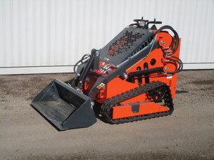 lot 41 image: LandHero LDH-T460 Ride on Skid Steer