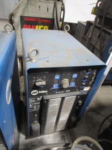 lot 29 image: Miller Auto Axcess 450 Welder