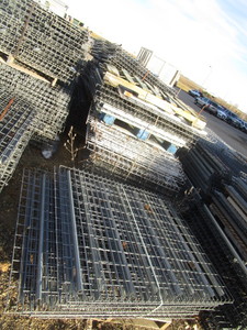 lot 100 image: Pallet Rack Wire Decking Approx. 105pcs 48