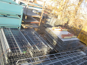 lot 106 image: Pallet Rack Wire Decking Approx. 15pcs 42  70pcs 48  12pcs 60