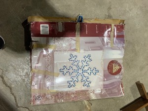 lot 15 image: Christmas lighted decor