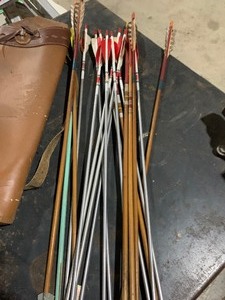 lot 19 image: Vintage arrows wleather case