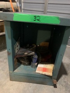 lot 32 image: Metal tool cabinet wdoor and contents
