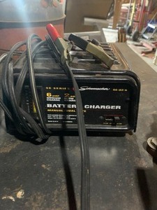 lot 39 image: Battery charger, Makita driver-no charger