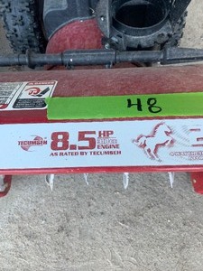lot 48 image: White snow blower