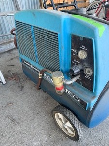 lot 49 image: Campbell-Hausfeld air compressor
