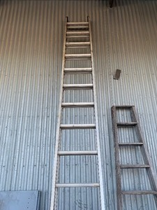 lot 51 image: Extension ladder