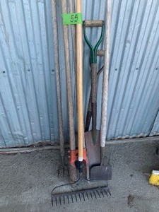 lot 55 image: Misc yard tools