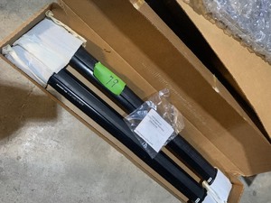 lot 79 image: Cross bar kit, random car items