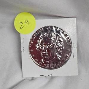 lot 29 image: 1985 Thomas Jefferson 1oz Silver Round