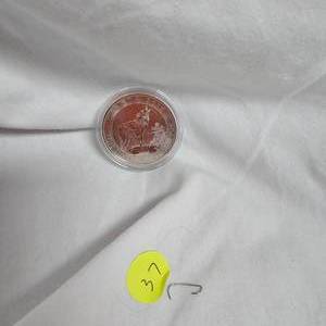 lot 37 image: Canadian 2015 .999 Silver Wolf 34 oz