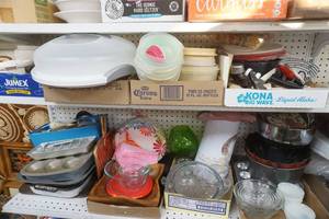 lot 216 image: Housewares and Kitchen Items