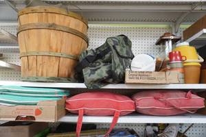 lot 220 image: Outdoor Lawn and Garden Items