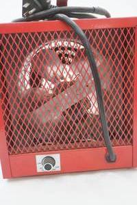 lot 32 image: Portable Unit Heater.