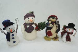 lot 74 image: Winter Snowmen and Penguin