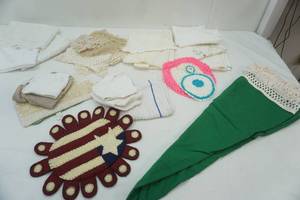 lot 100 image: American Flag Doily, Other Doilies, Pillow Cases, Wash Cloths, Table Cloths