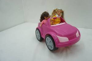 lot 115 image: Barbie Car with Barbie and Skipper